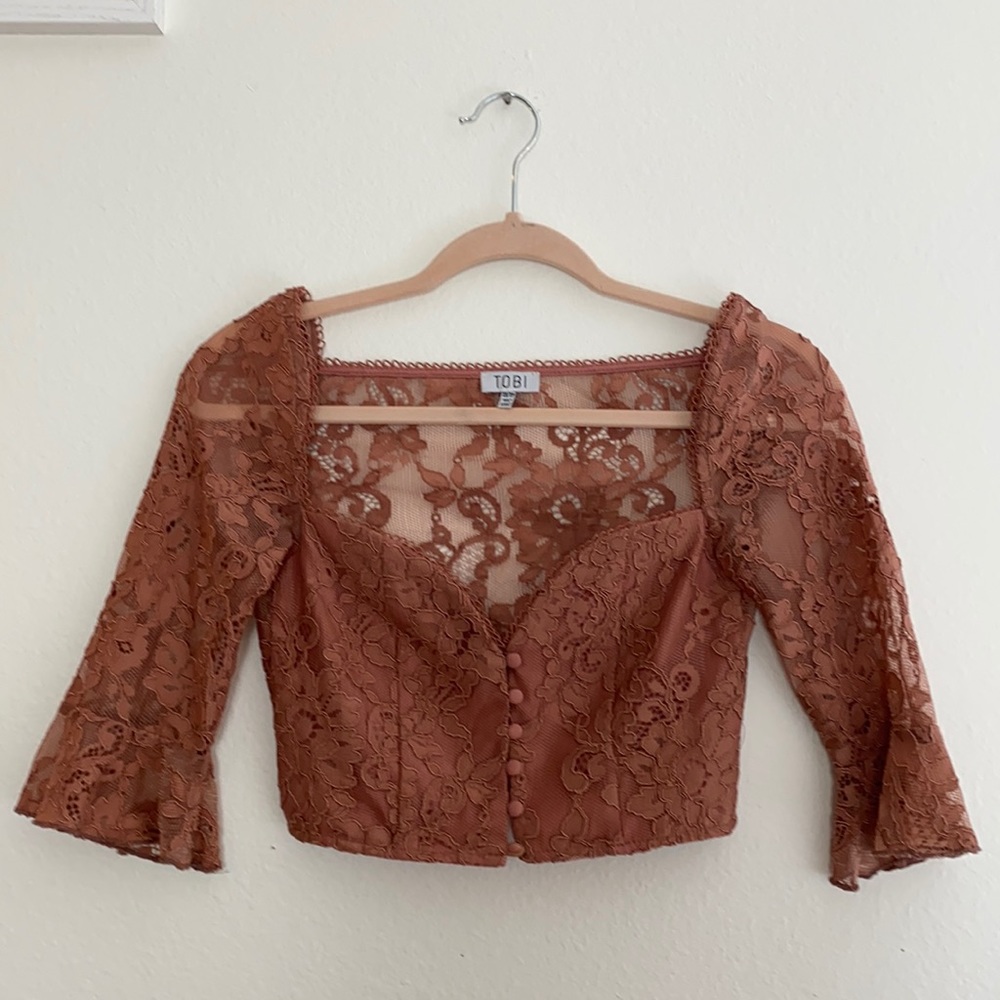 Lace 3/4 flutter sleeve sweetheart top